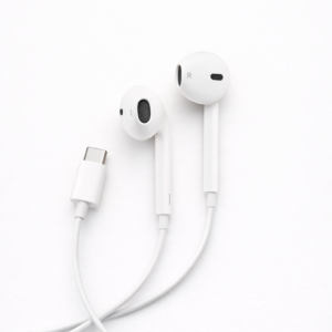 USB-C Wired In-Ear Headphones with Mic – Universal White 1.2M